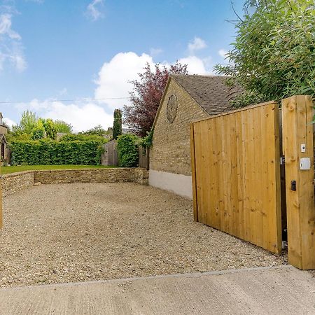 The Clock House Villa Bisley  Exterior photo