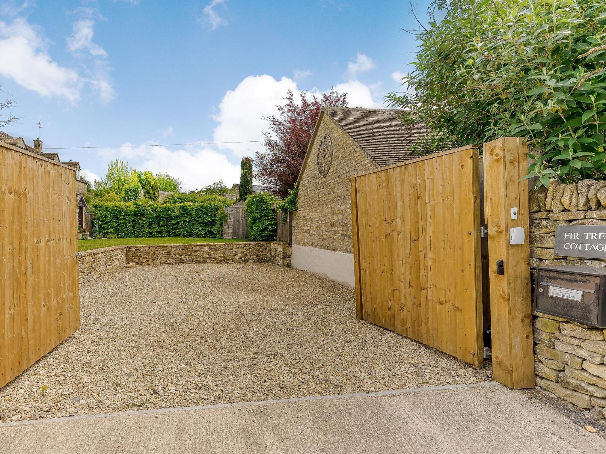 The Clock House Villa Bisley  Exterior photo